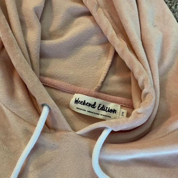 Women’s size small pink velvet cropped sweatshirt - Picture 3 of 3